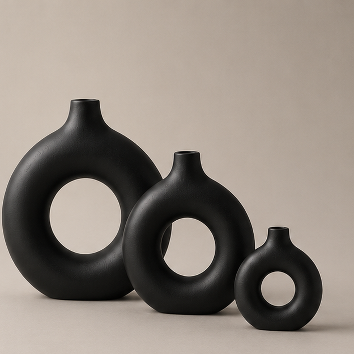 Vaso Escultural Orbe em Cerâmica - Preto Ônix