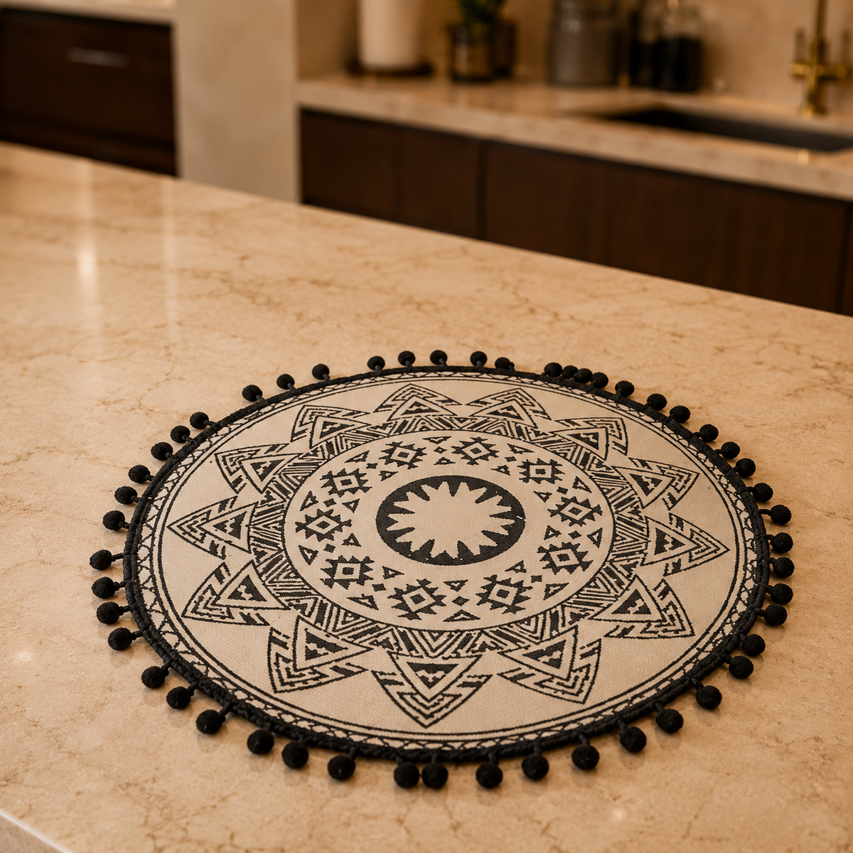 Sousplat Decorativo Sousplat Decorativo Mandala Acabamento em PomponsMandala Acabamento em Pompons