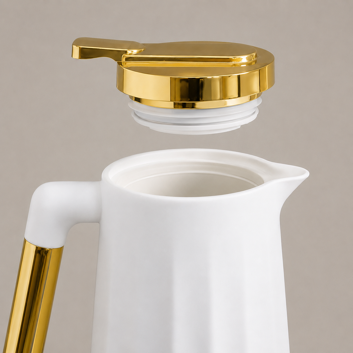 Garrafa Térmica Siena Com Acionamento Superior - Branco e Dourado