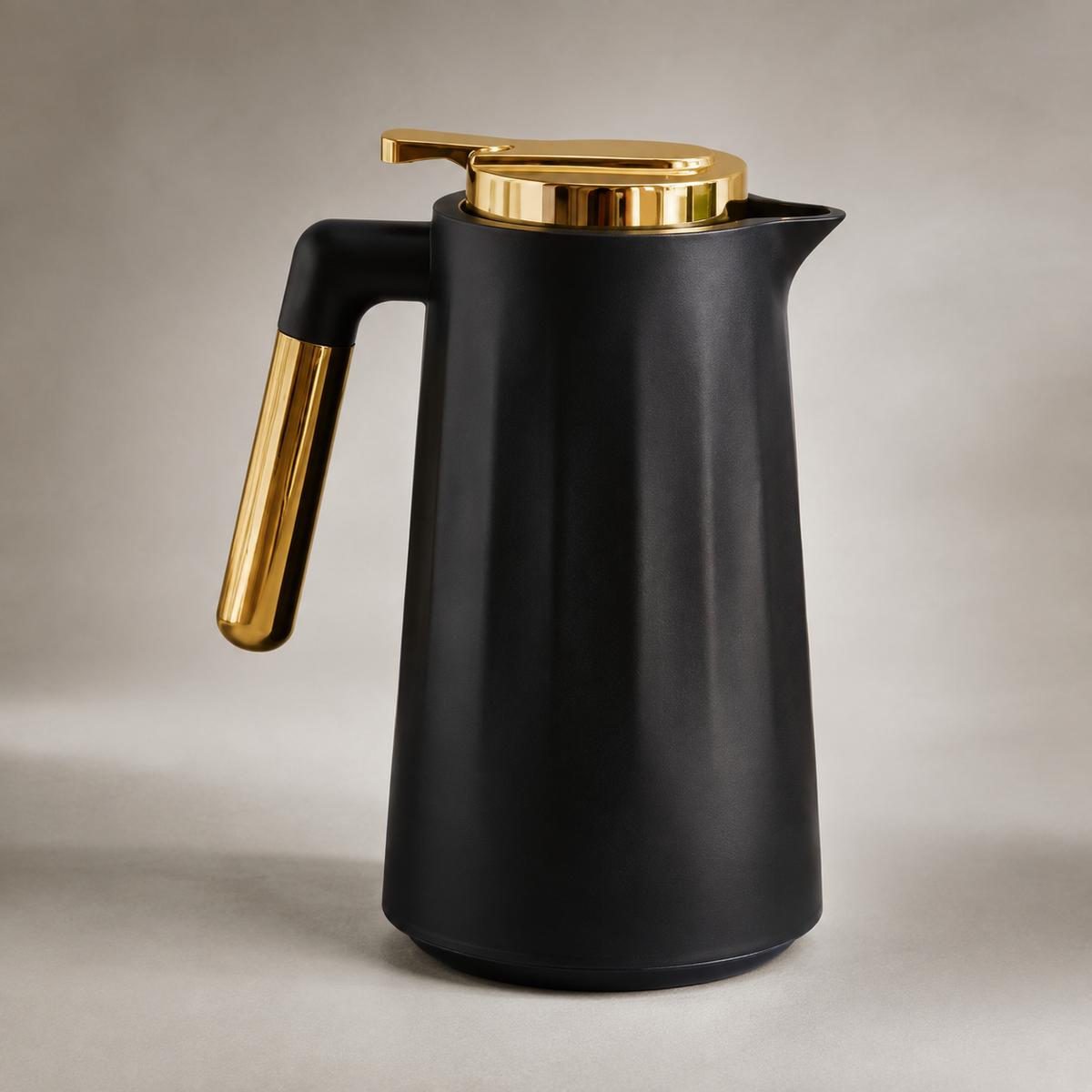 Garrafa Térmica Siena Com Acionamento Superior - Preto e Dourado