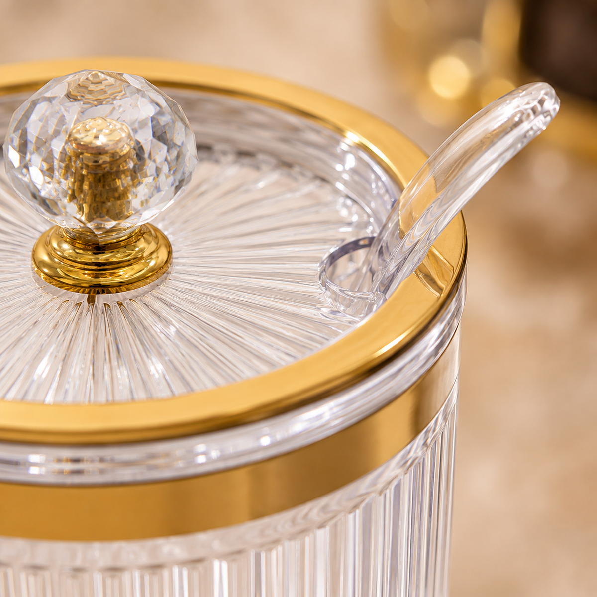 Porta-Temperos Canelado Com Tampa e Colher - Transparente e Dourado