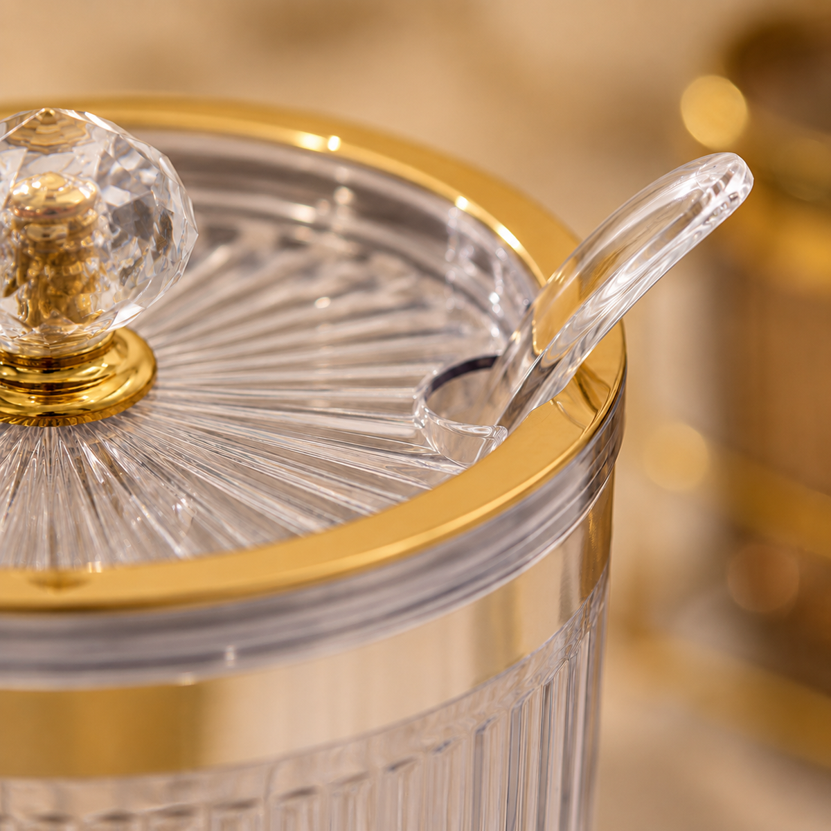 Porta-Temperos Canelado Com Tampa e Colher - Transparente e Dourado