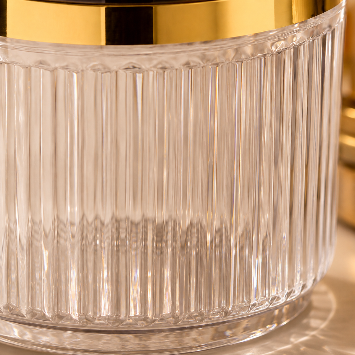 Porta-Temperos Canelado Com Tampa e Colher - Transparente e Dourado