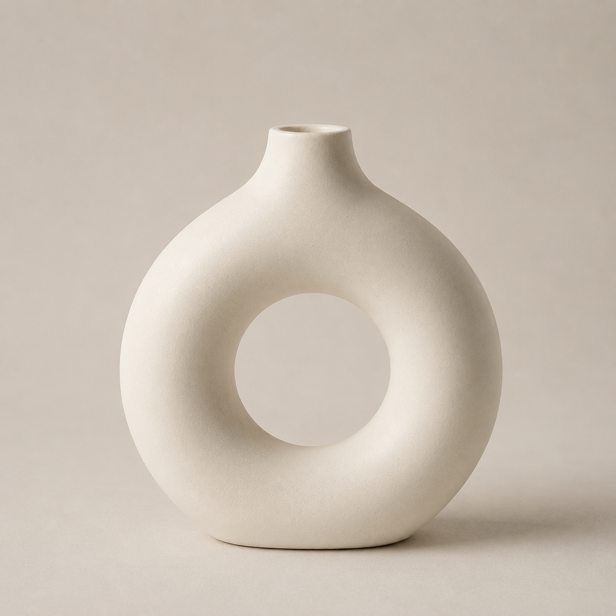 Vaso Escultural Orbe em Cerâmica - Branco Marfim