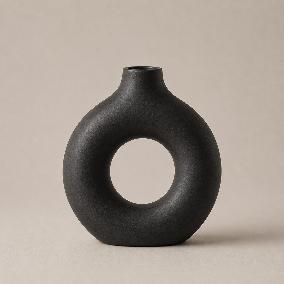 Vaso Escultural Orbe em Cerâmica Preto Ônix